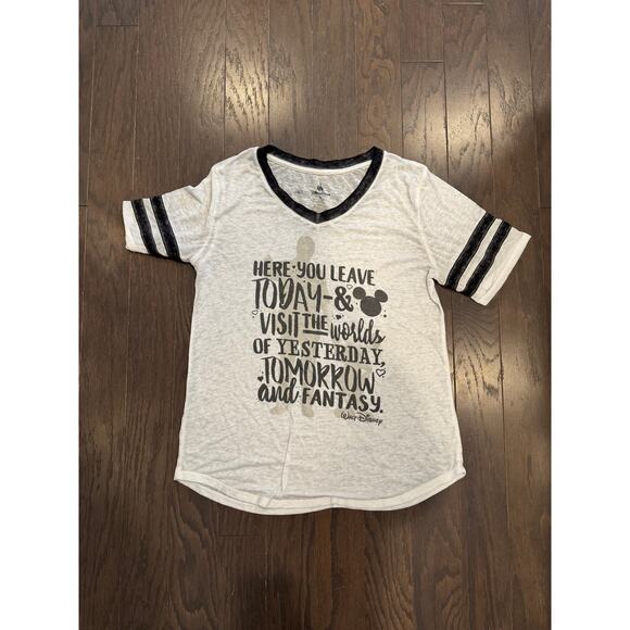 Disney Parks Worlds of‎ Yesterday Tomorrow Fantasy T-Shirt Women's Medium - Picture 1 of 2
